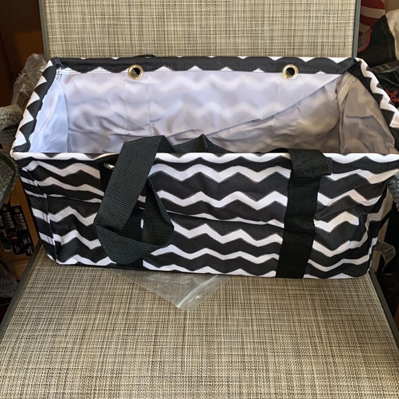NEW Thirty One Black Chevron Medium Utility Tote. - Picture 3 of 4